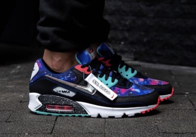 Nike verkent het heelal met de Nike Air Max 90 "Galaxy"