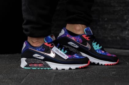 Nike verkent het heelal met de Nike Air Max 90 "Galaxy"