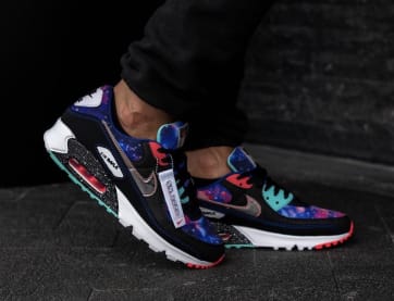 Nike verkent het heelal met de Nike Air Max 90 "Galaxy"