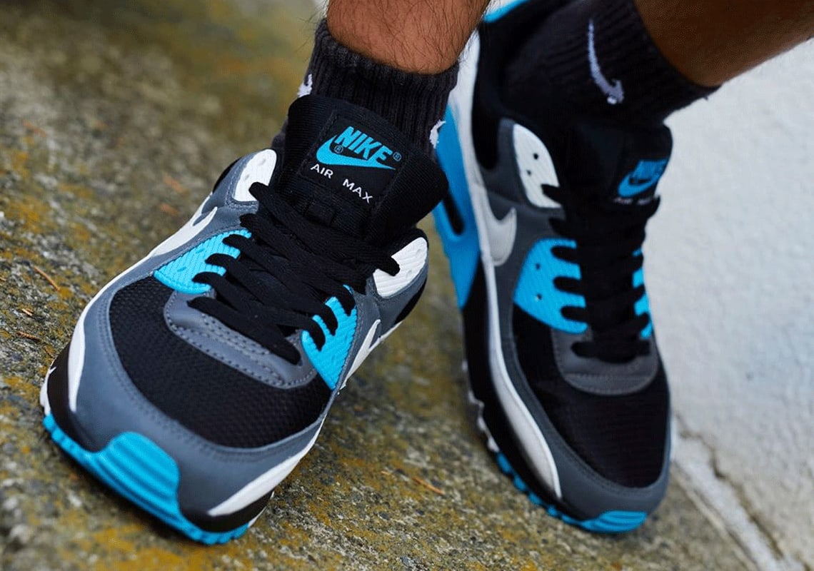Nike voorziet de Air Max 90 van een Laser Blue colorway
