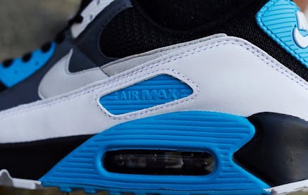 Nike voorziet de Air Max 90 van een Laser Blue colorway
