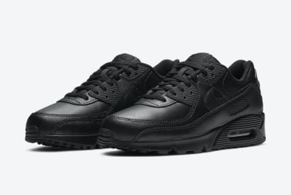 Nike voorziet de Air Max 90 binnenkort van een triple black lederen bovenkant