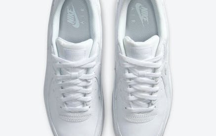 Volledig leer én wit! Check de nieuwe Air Max 90 Leather Triple White