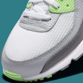 De bliksem slaat in op deze Nike Air Max 90 "Lime Glow"