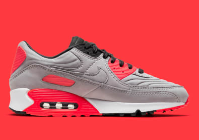 Deze aparte Nike Air Max 90 Lux "Bright Crimson" is onderweg