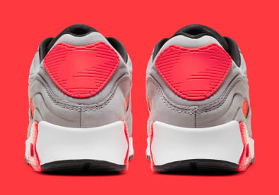 Deze aparte Nike Air Max 90 Lux "Bright Crimson" is onderweg