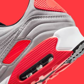 Deze aparte Nike Air Max 90 Lux "Bright Crimson" is onderweg