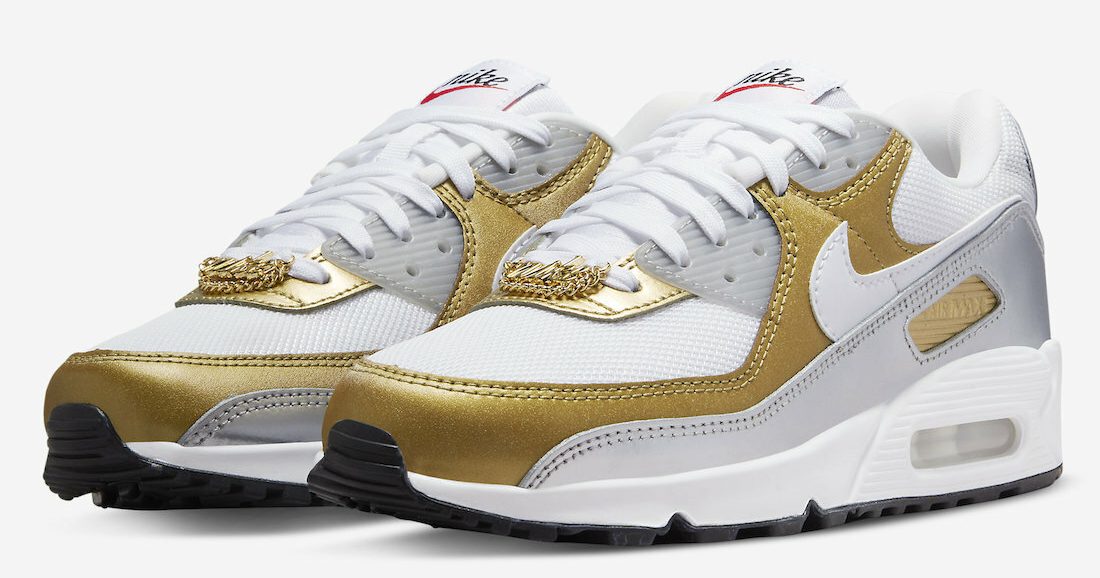 De officiele foto s van de Nike Air Max 90 Metallic Sneaker Squad