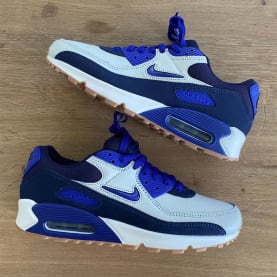 Nike voorziet ook de Air Max 90 van Jewel Swooshes