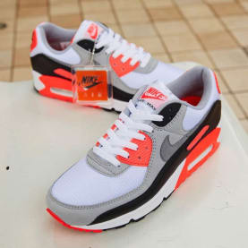 De Nike Air Max 90 "Infrared" dropt op 9 November in alle maten