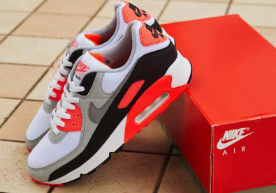 De Nike Air Max 90 "Infrared" dropt op 9 November in alle maten