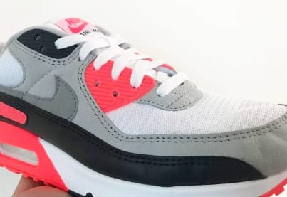 Eerste foto's van de Air Max 90 OG Infrared en Laser Blue