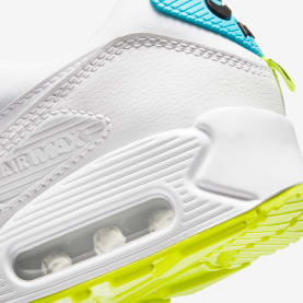 Nike strooit met Swooshes op deze Nike Air Max 90 "Worldwide"