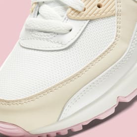 De dames zijn lucky, Nike kondigt een heerlijke Air Max 90 Summit White aan