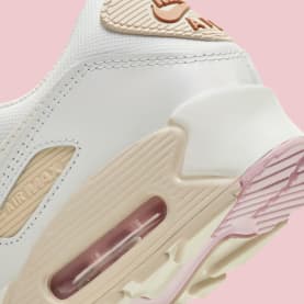 De dames zijn lucky, Nike kondigt een heerlijke Air Max 90 Summit White aan