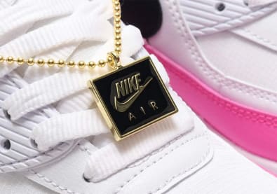 USA Drop: De Nike Air Max 90 "China Rose", voorzien van prachtige hanger