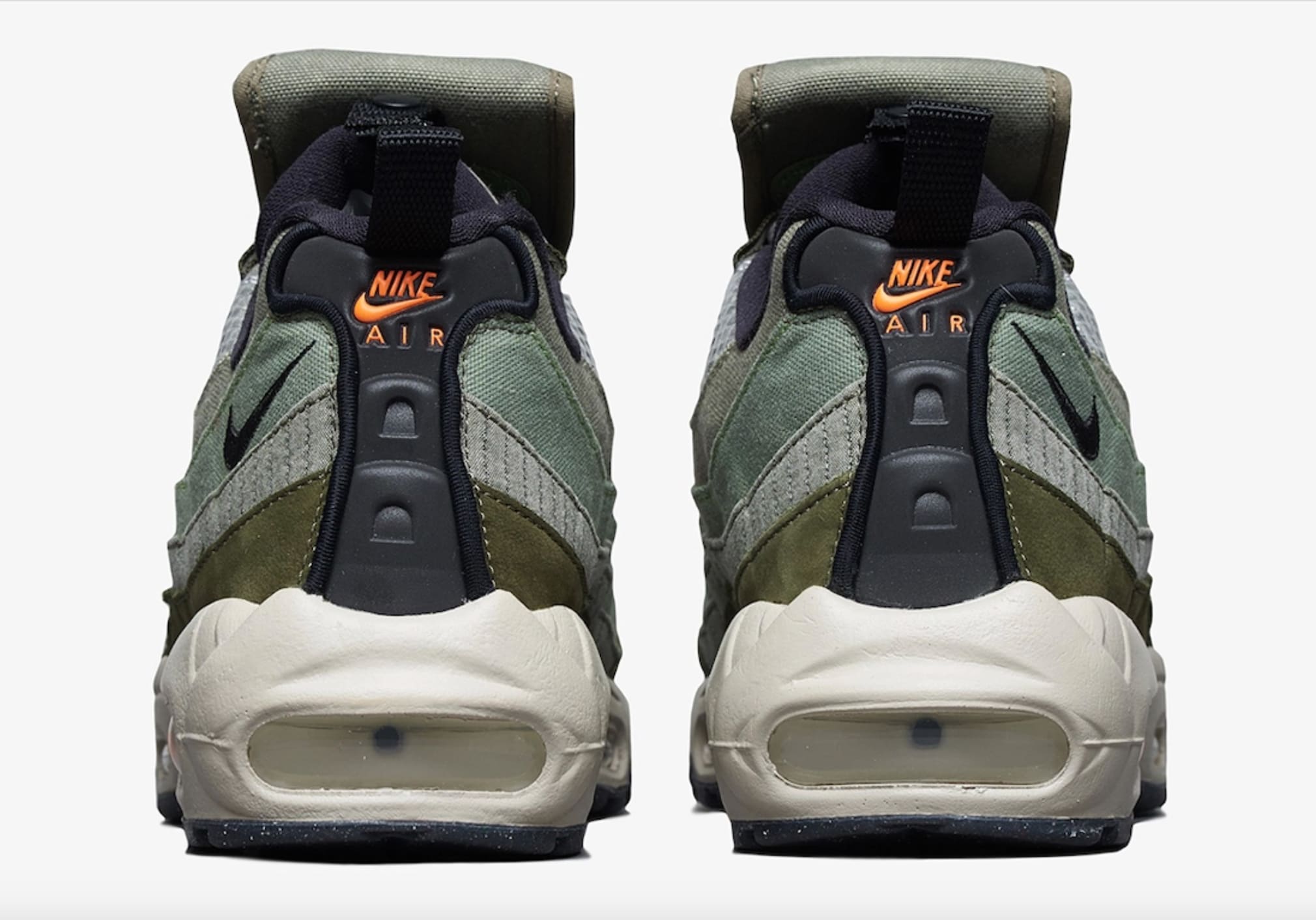 Nike past de Surpus Supply colorway toe op de Air Max 90 en Air Max 95