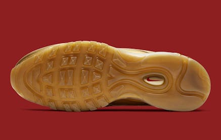 Ga full out bling bling met deze volledig goud gekleurde Nike Air Max 97