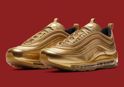 Ga full out bling bling met deze volledig goud gekleurde Nike Air Max 97