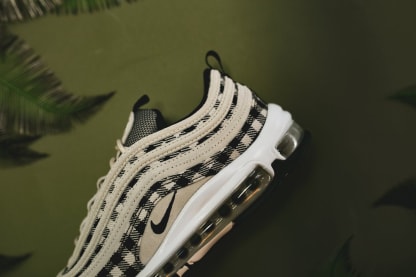 Klaar voor de feestdagen? Nike helpt je een handje met deze Air Max 97 Premium "Gingham"