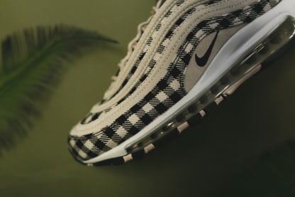 Klaar voor de feestdagen? Nike helpt je een handje met deze Air Max 97 Premium "Gingham"