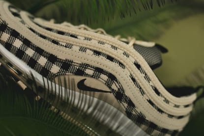 Klaar voor de feestdagen? Nike helpt je een handje met deze Air Max 97 Premium "Gingham"