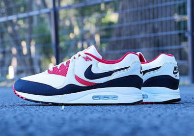 On-feet foto's en releasedatum van de Nike Air Max Light "Sport Red/Navy"