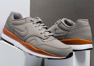 De Nike Air Safari Cobblestone Is Onderweg