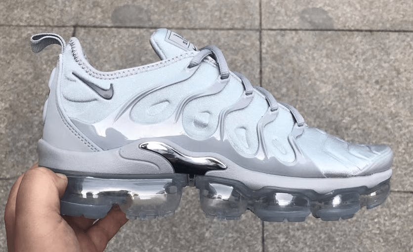 gray nike air vapormax plus