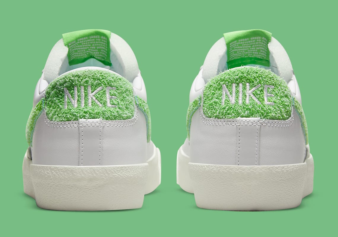 Deze Nike Blazer Low '77 "Soccer Pitch" is voorzien van een stukje grasmat