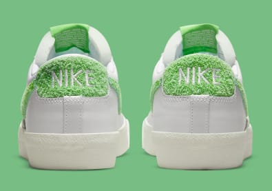 Deze Nike Blazer Low '77 "Soccer Pitch" is voorzien van een stukje grasmat