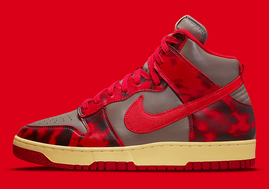 Nike Dunk High 1985 Red Acid Wash Foto 2