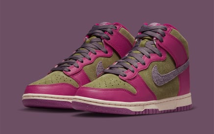 Nike Dunk High Dynamic Berry Foto 1