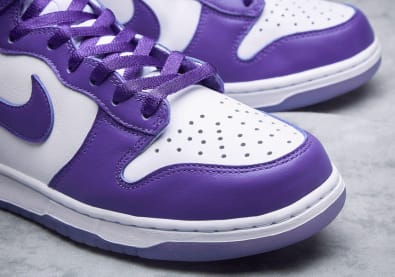 Donderdag dropt deze knallende Nike Dunk High SP "Varsity Purple"