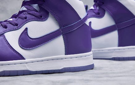 Donderdag dropt deze knallende Nike Dunk High SP "Varsity Purple"