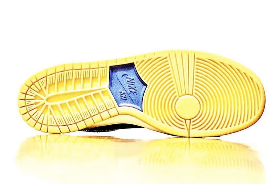 Er komt een nieuwe met denim bedekte Nike Dunk Low aan