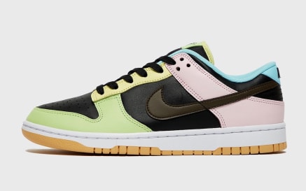 Check nu de foto's van Nike Dunk Low Free 99 Pack