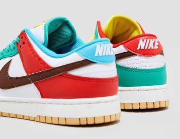 Check nu de foto's van Nike Dunk Low Free 99 Pack