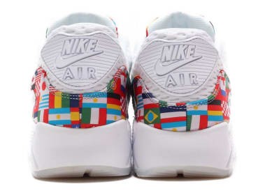 Een Betere Blik Op Het Nike International Flag Pack