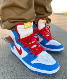 De geruchten gaan dat deze Nike SB Dunk High "Doraemon" later dit jaar zal gaan droppen