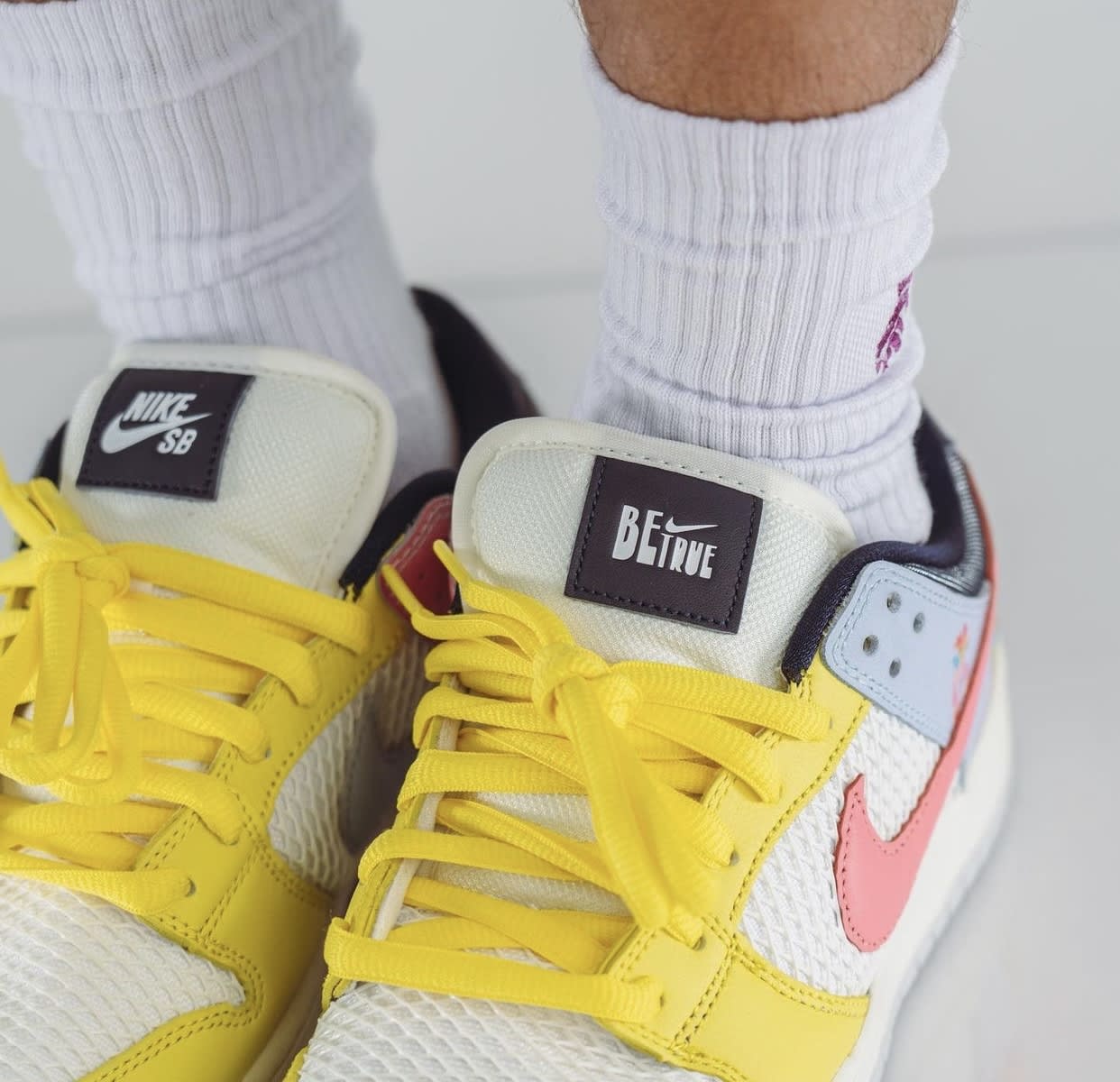 Nike SB Dunk Low Be True Foto 10