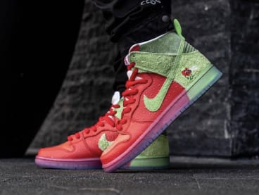 Check nu de eerste foto's van de Nike SB Dunk High "Strawberry Cough"