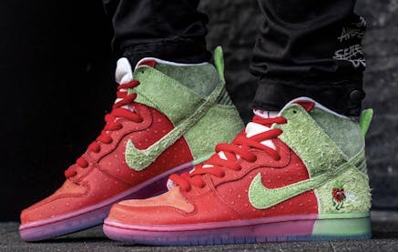 Check nu de eerste foto's van de Nike SB Dunk High "Strawberry Cough"