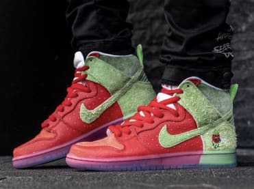 Check nu de eerste foto's van de Nike SB Dunk High "Strawberry Cough"