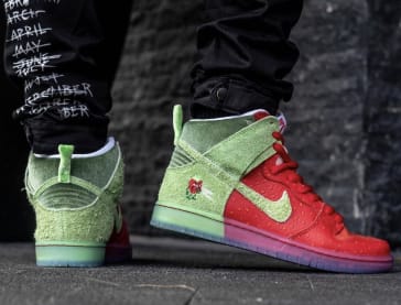 Check nu de eerste foto's van de Nike SB Dunk High "Strawberry Cough"