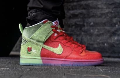 Check nu de eerste foto's van de Nike SB Dunk High "Strawberry Cough"