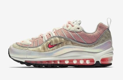 De officiële foto's van de Nike WMNS Air Max 98 Chinese New Year