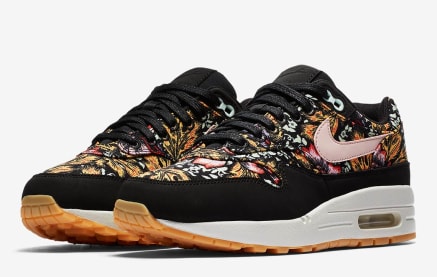 Nike schoenen best sale met bloemen