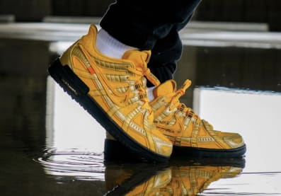 Check nu de foto's van de Off-White x Nike Air Rubber Dunk University Gold