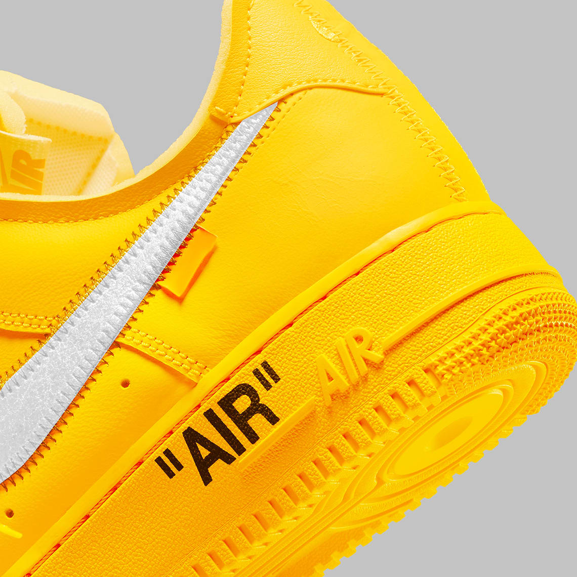 Off White x Nike Air Force 1 University Gold Foto 12